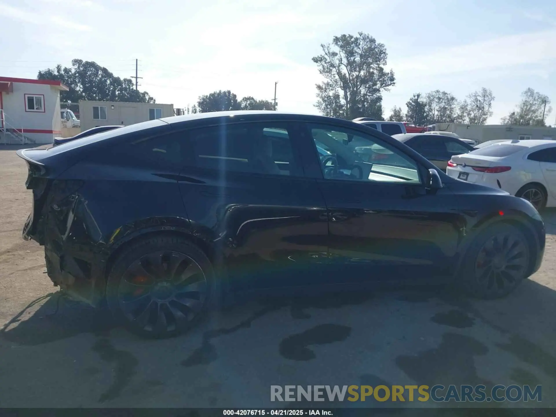 13 Photograph of a damaged car 5YJYGDEF1MF092889 TESLA MODEL Y 2021
