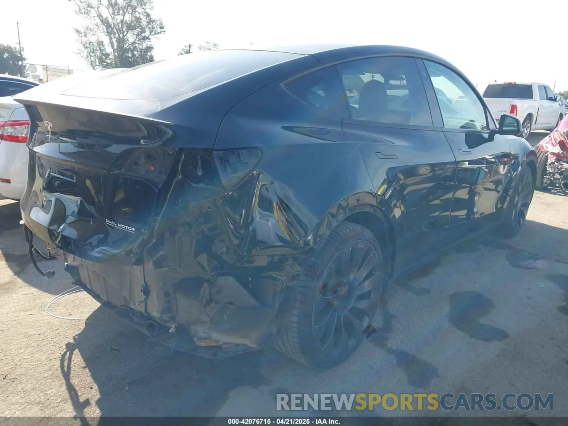 4 Photograph of a damaged car 5YJYGDEF1MF092889 TESLA MODEL Y 2021