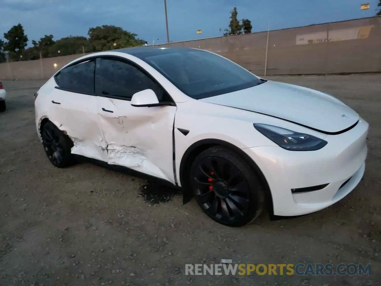 4 Photograph of a damaged car 5YJYGDEF1MF194869 TESLA MODEL Y 2021