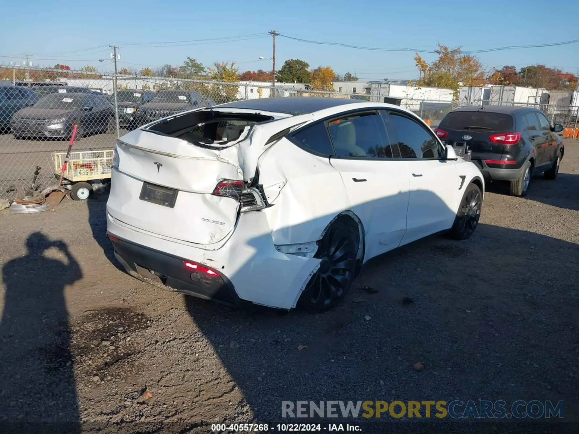 4 Photograph of a damaged car 5YJYGDEF1MF209421 TESLA MODEL Y 2021