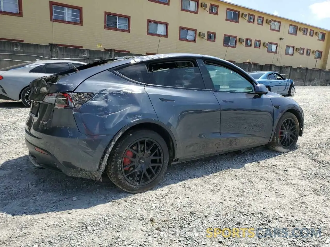 3 Photograph of a damaged car 5YJYGDEF1MF269294 TESLA MODEL Y 2021