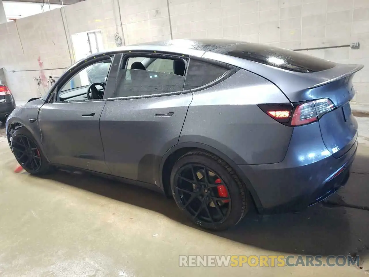 2 Photograph of a damaged car 5YJYGDEF2MF134700 TESLA MODEL Y 2021