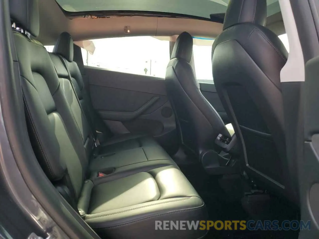 11 Photograph of a damaged car 5YJYGDEF2MF270180 TESLA MODEL Y 2021