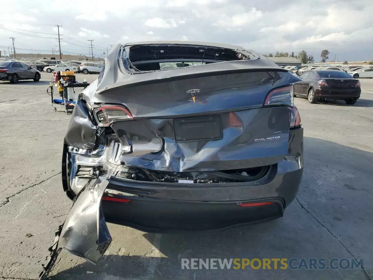 6 Photograph of a damaged car 5YJYGDEF2MF270180 TESLA MODEL Y 2021