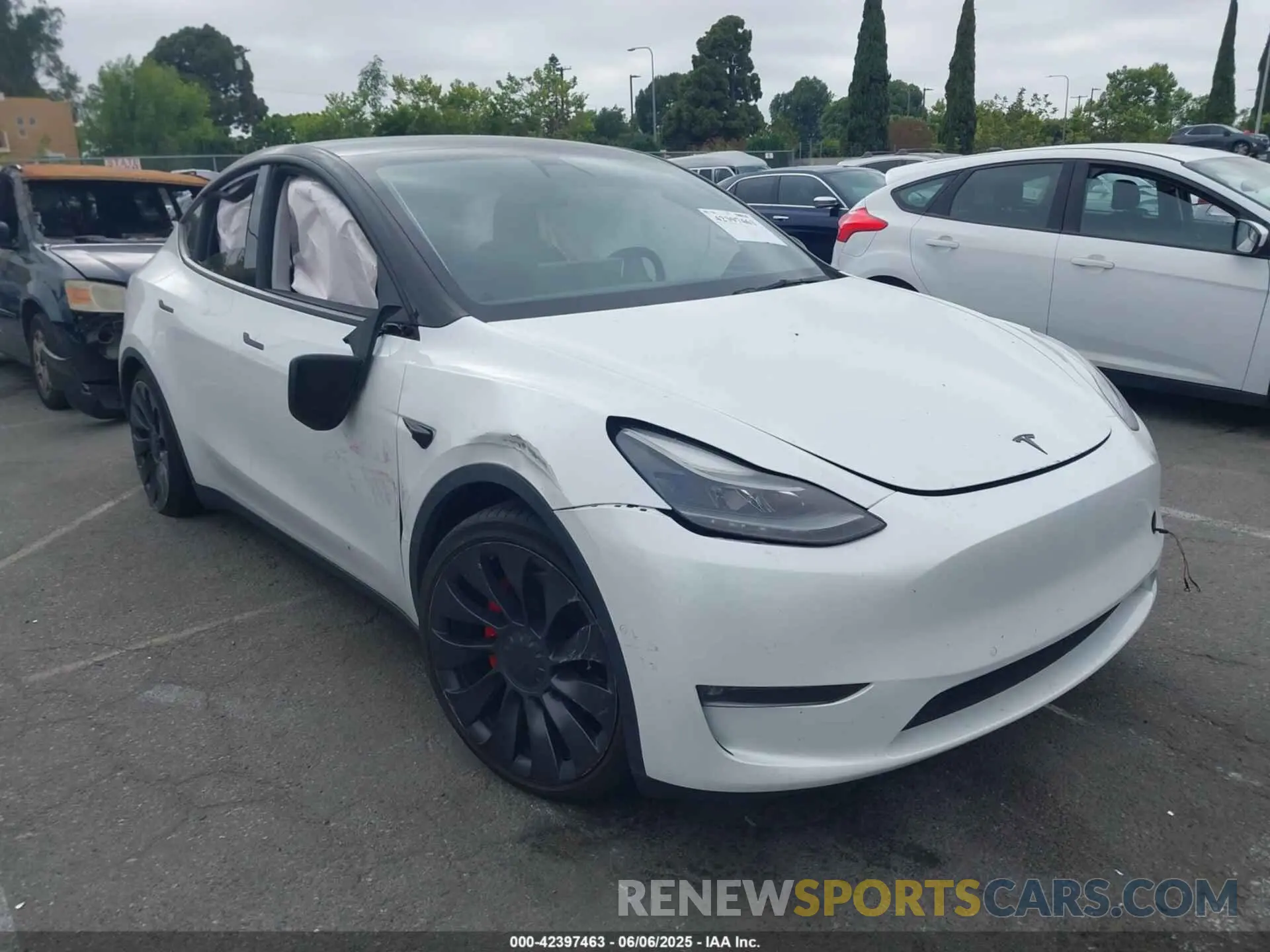 1 Photograph of a damaged car 5YJYGDEF2MF272740 TESLA MODEL Y 2021