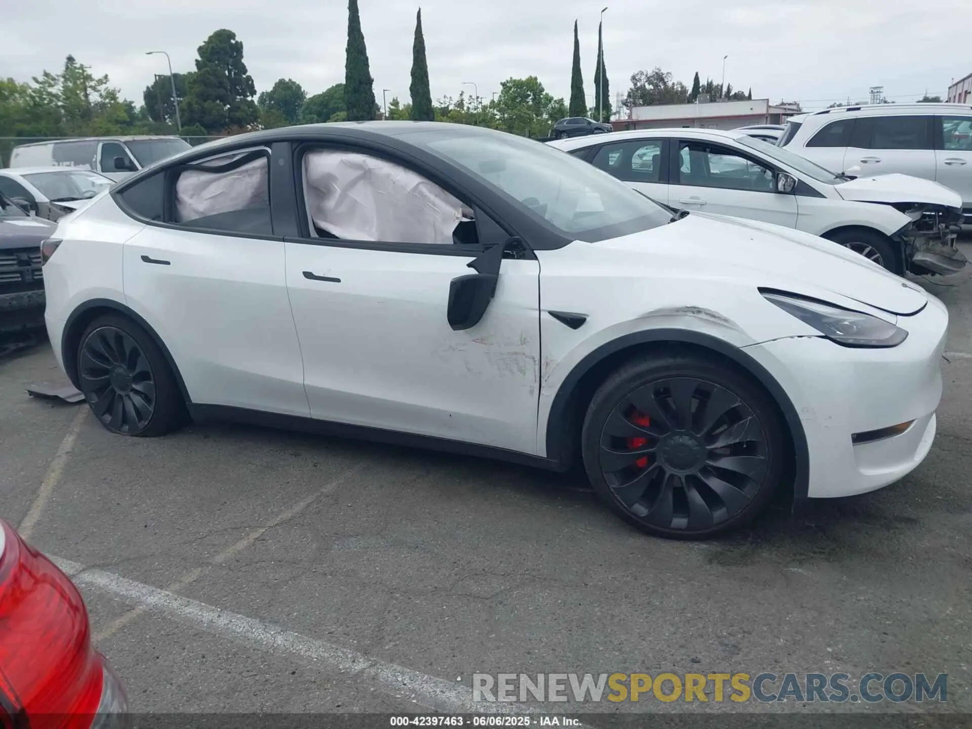 13 Photograph of a damaged car 5YJYGDEF2MF272740 TESLA MODEL Y 2021