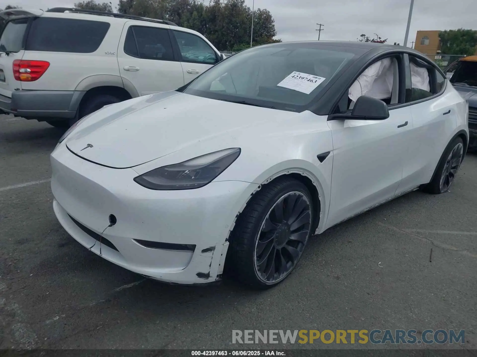 2 Photograph of a damaged car 5YJYGDEF2MF272740 TESLA MODEL Y 2021