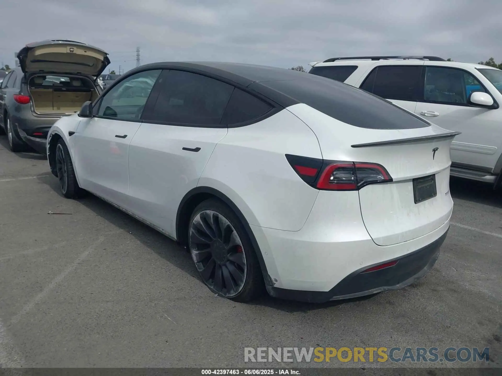 3 Photograph of a damaged car 5YJYGDEF2MF272740 TESLA MODEL Y 2021
