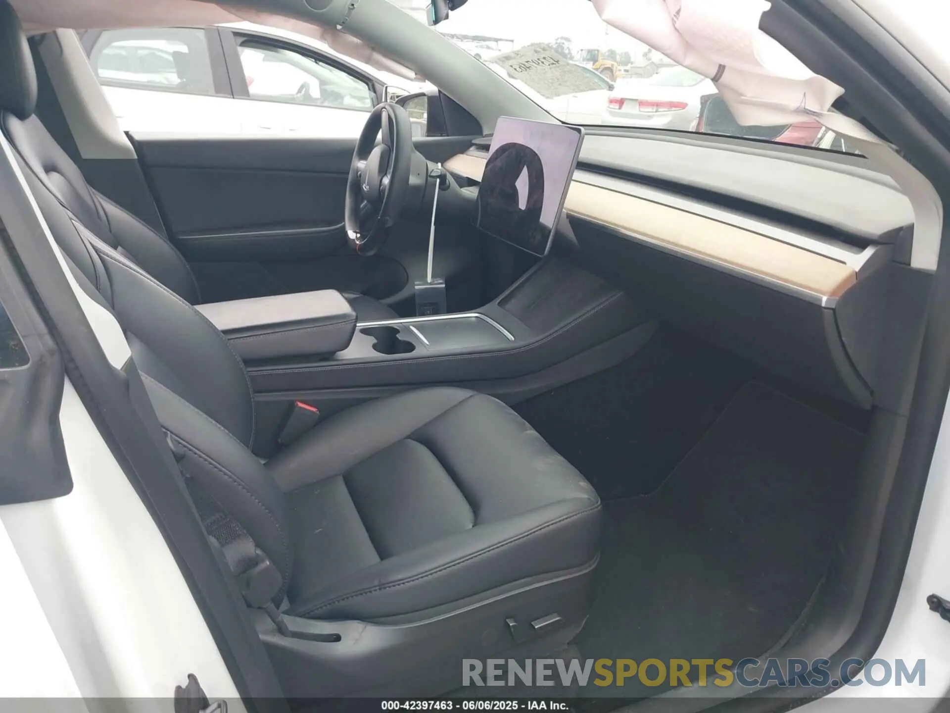 5 Photograph of a damaged car 5YJYGDEF2MF272740 TESLA MODEL Y 2021