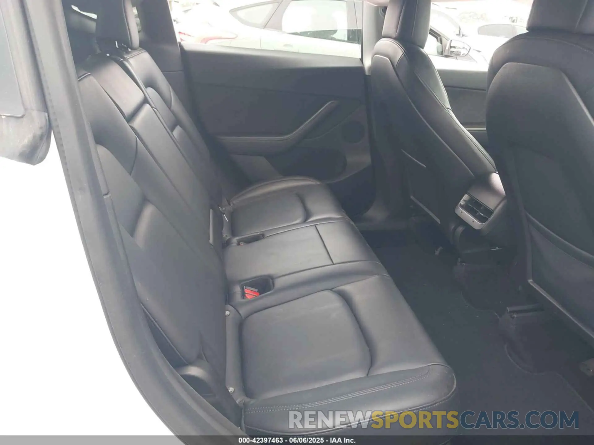 8 Photograph of a damaged car 5YJYGDEF2MF272740 TESLA MODEL Y 2021