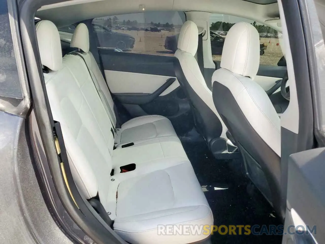 11 Photograph of a damaged car 5YJYGDEF3MF215835 TESLA MODEL Y 2021