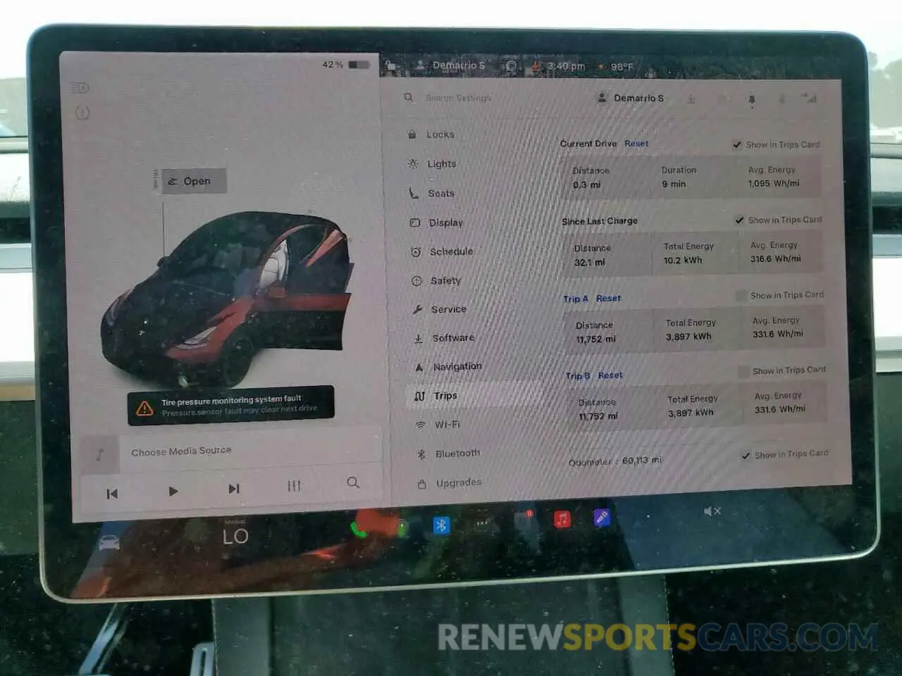 9 Photograph of a damaged car 5YJYGDEF3MF215835 TESLA MODEL Y 2021