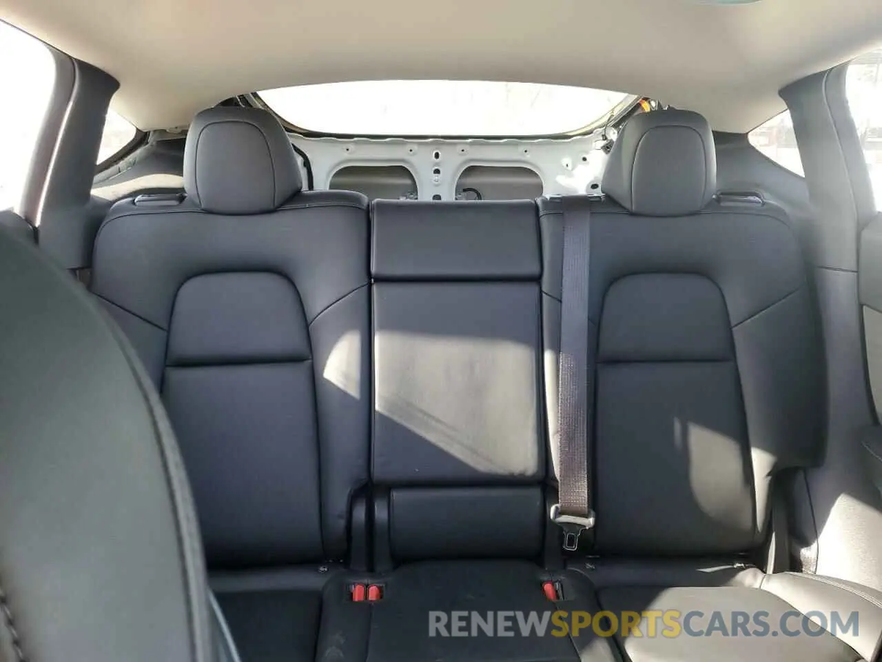 10 Photograph of a damaged car 5YJYGDEF3MF262301 TESLA MODEL Y 2021