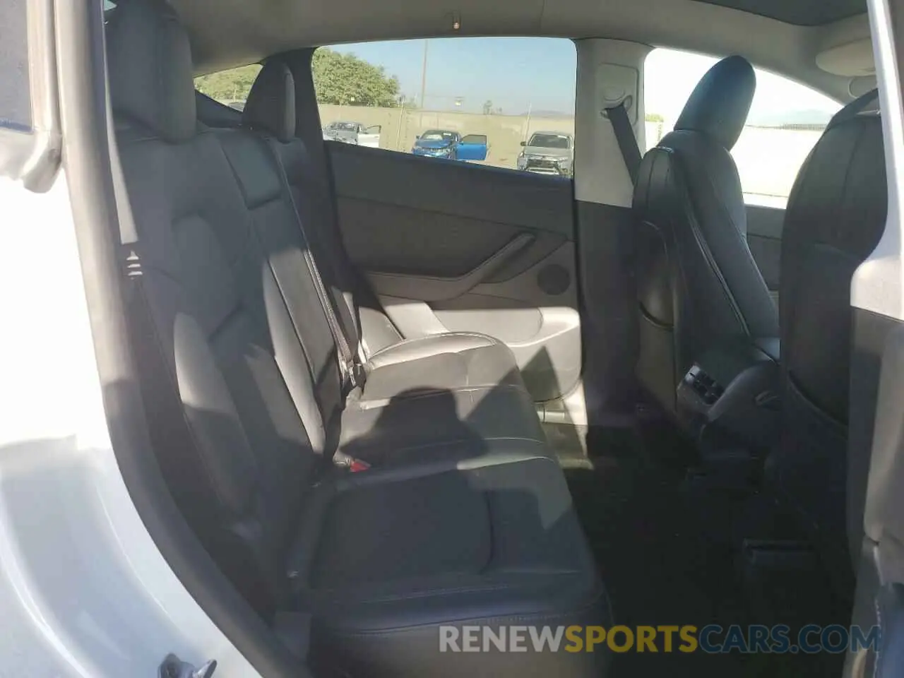 11 Photograph of a damaged car 5YJYGDEF3MF262301 TESLA MODEL Y 2021