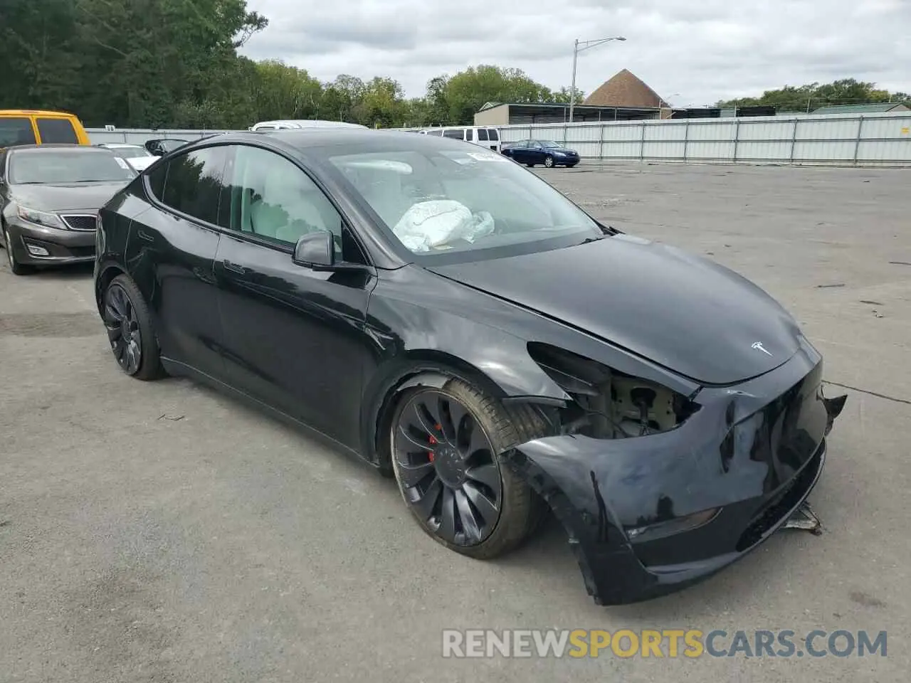 4 Photograph of a damaged car 5YJYGDEF4MF139588 TESLA MODEL Y 2021