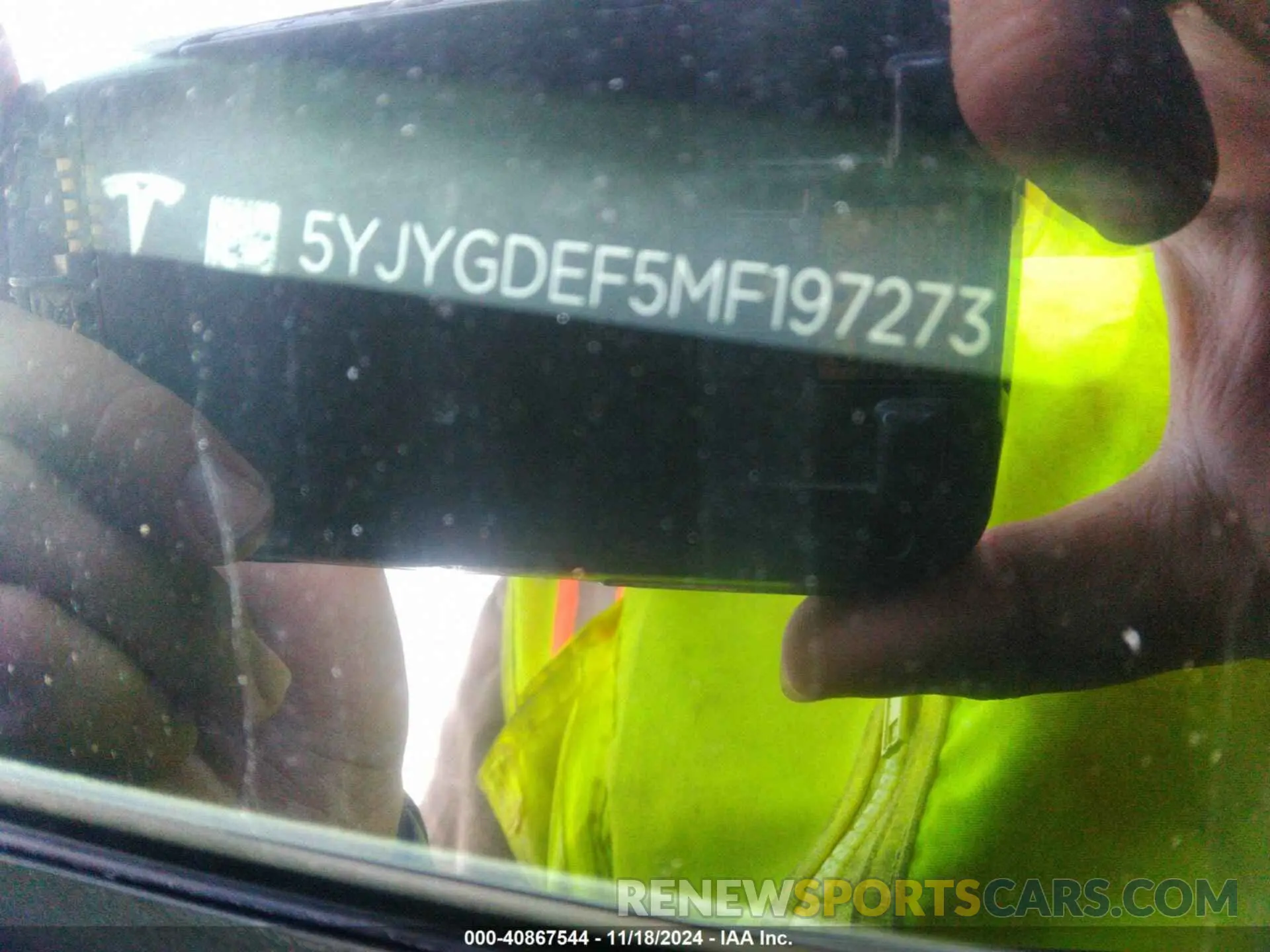 9 Photograph of a damaged car 5YJYGDEF5MF197273 TESLA MODEL Y 2021