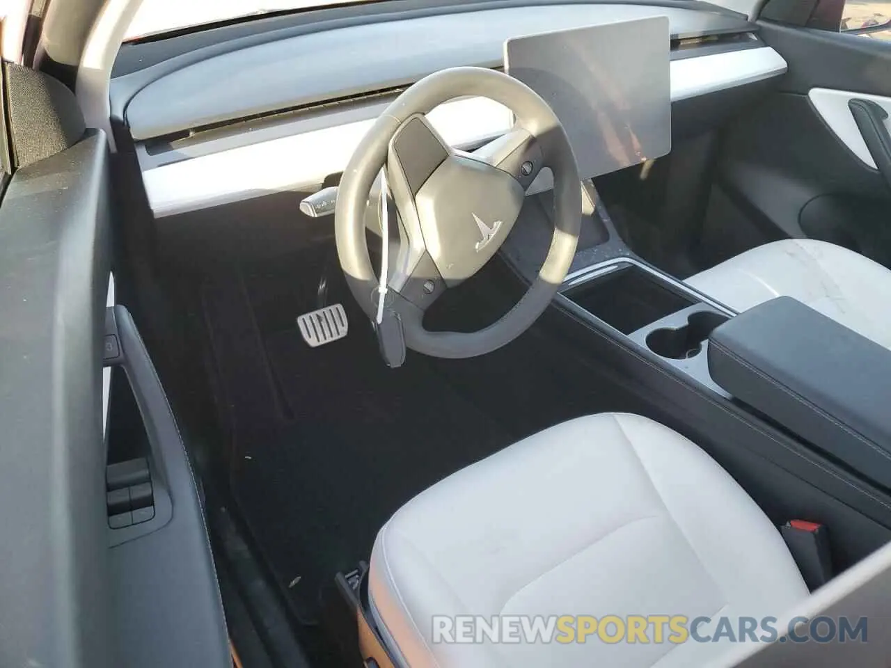 8 Photograph of a damaged car 5YJYGDEF5MF215562 TESLA MODEL Y 2021