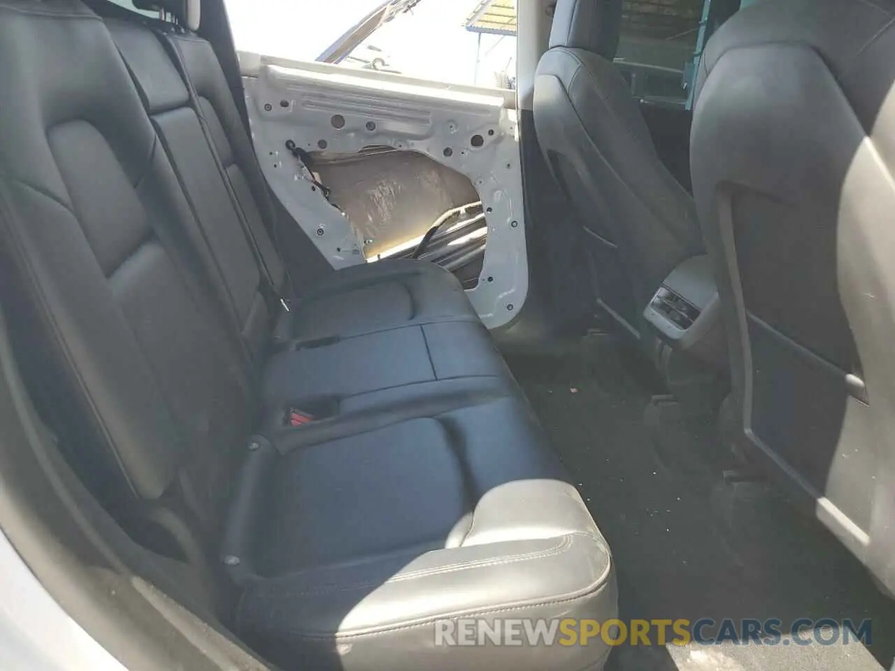 10 Photograph of a damaged car 5YJYGDEF5MF273574 TESLA MODEL Y 2021