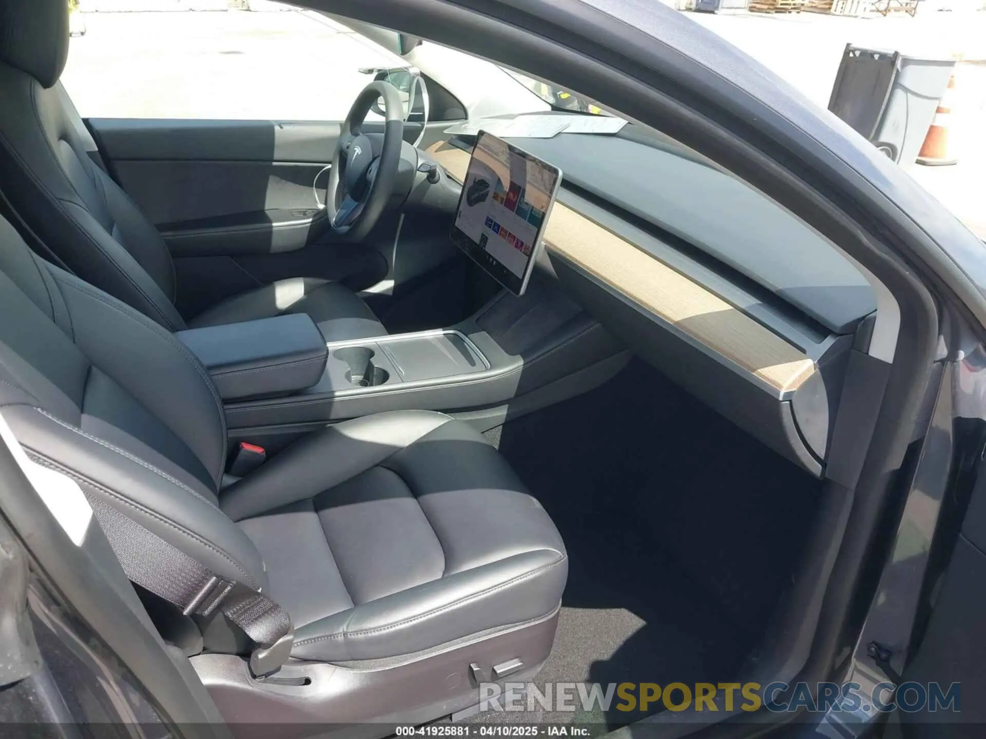5 Photograph of a damaged car 5YJYGDEF7MF273897 TESLA MODEL Y 2021