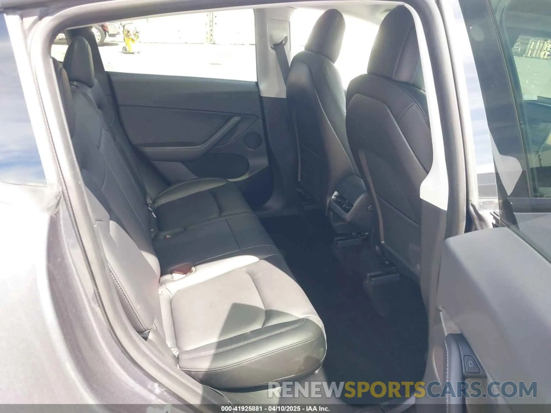 8 Photograph of a damaged car 5YJYGDEF7MF273897 TESLA MODEL Y 2021