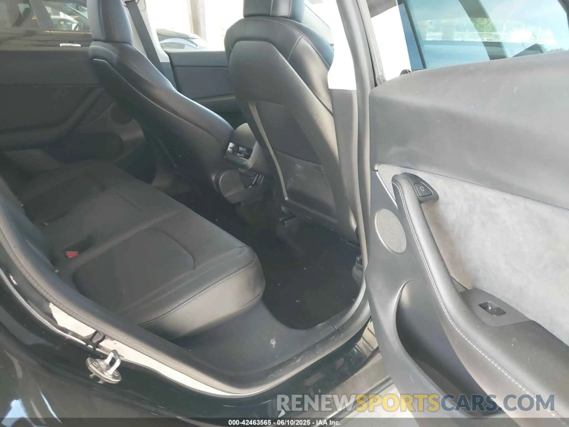 8 Photograph of a damaged car 5YJYGDEF8MF140887 TESLA MODEL Y 2021