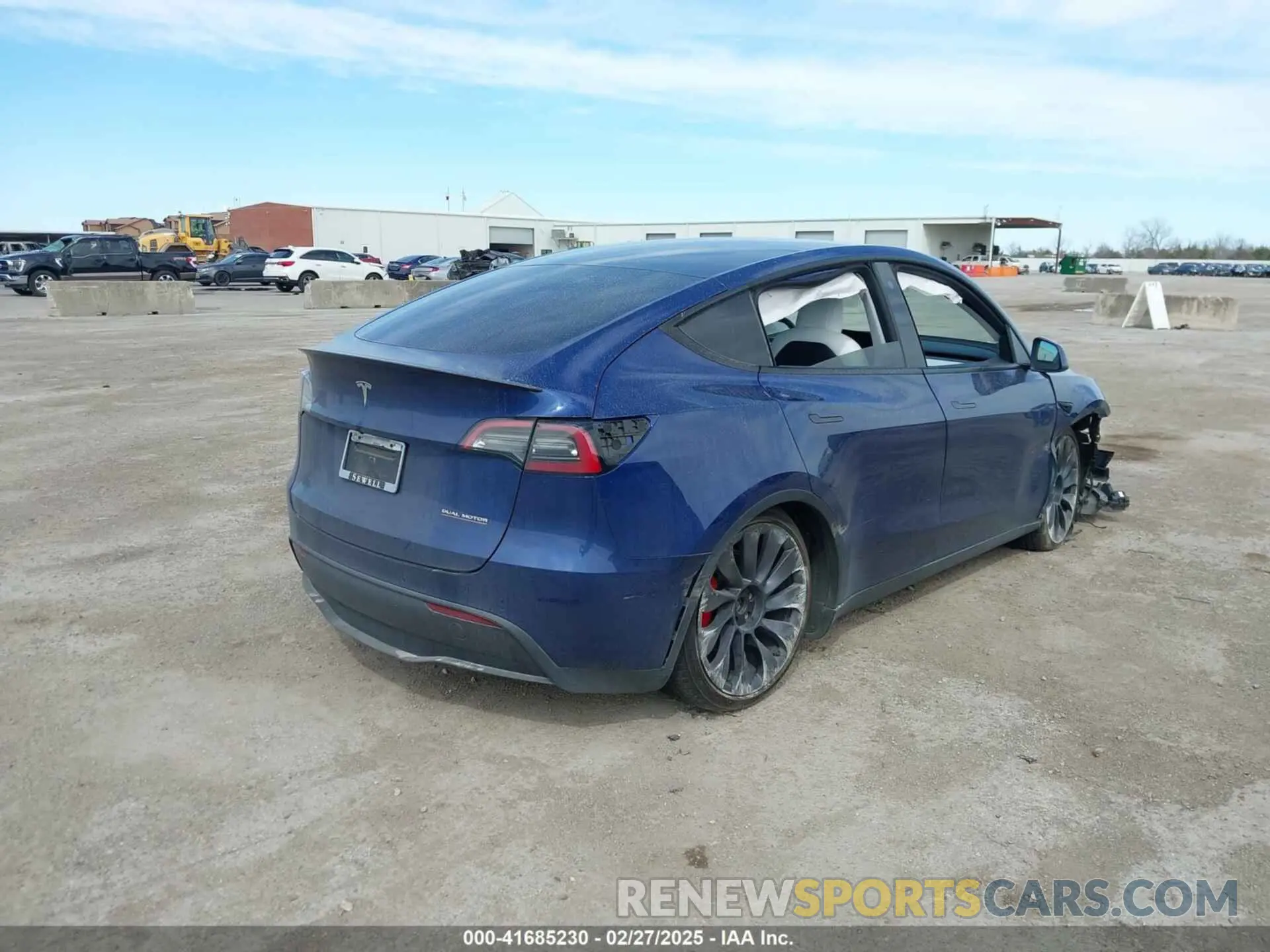 4 Photograph of a damaged car 5YJYGDEF8MF245641 TESLA MODEL Y 2021