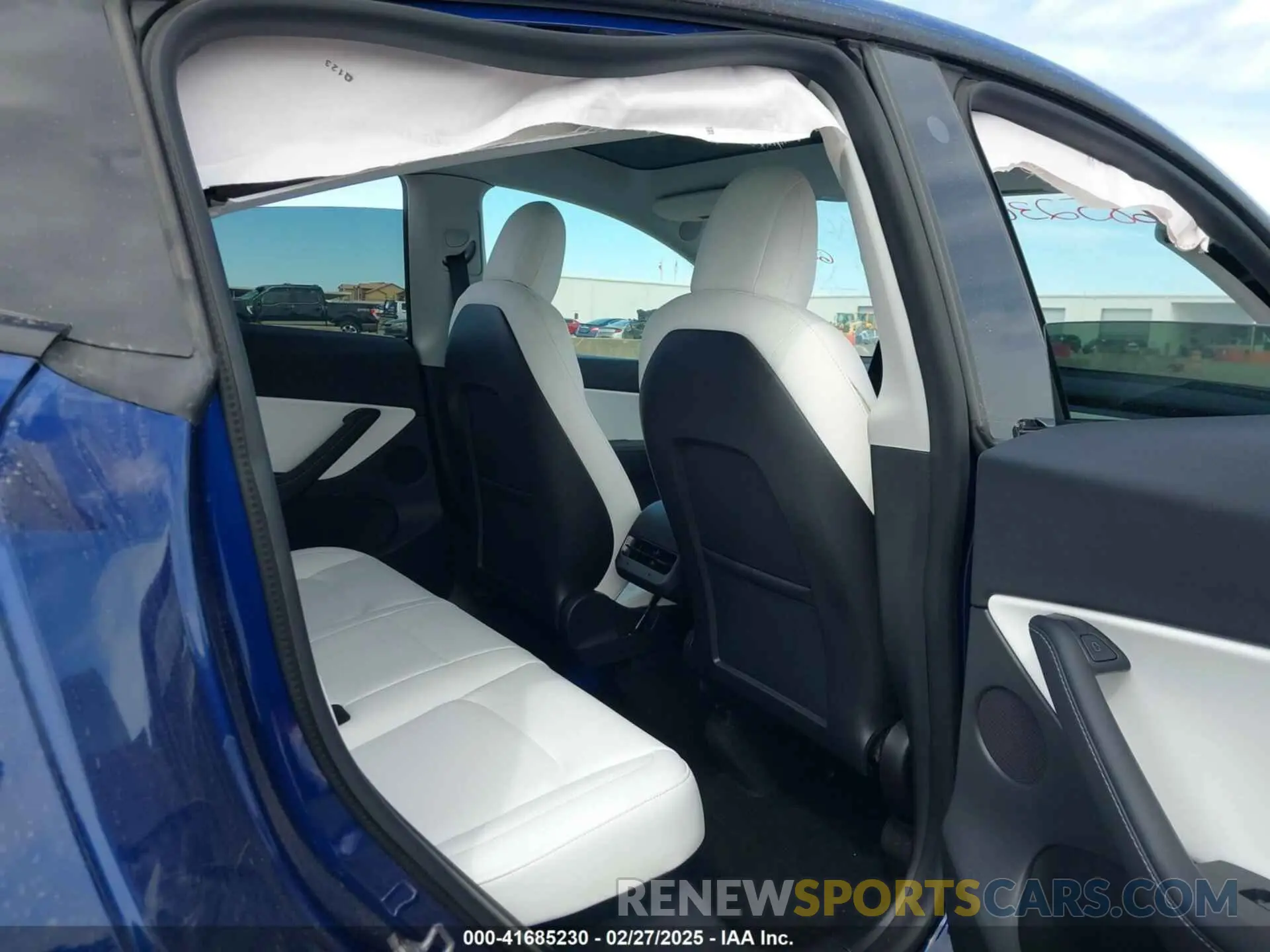 8 Photograph of a damaged car 5YJYGDEF8MF245641 TESLA MODEL Y 2021