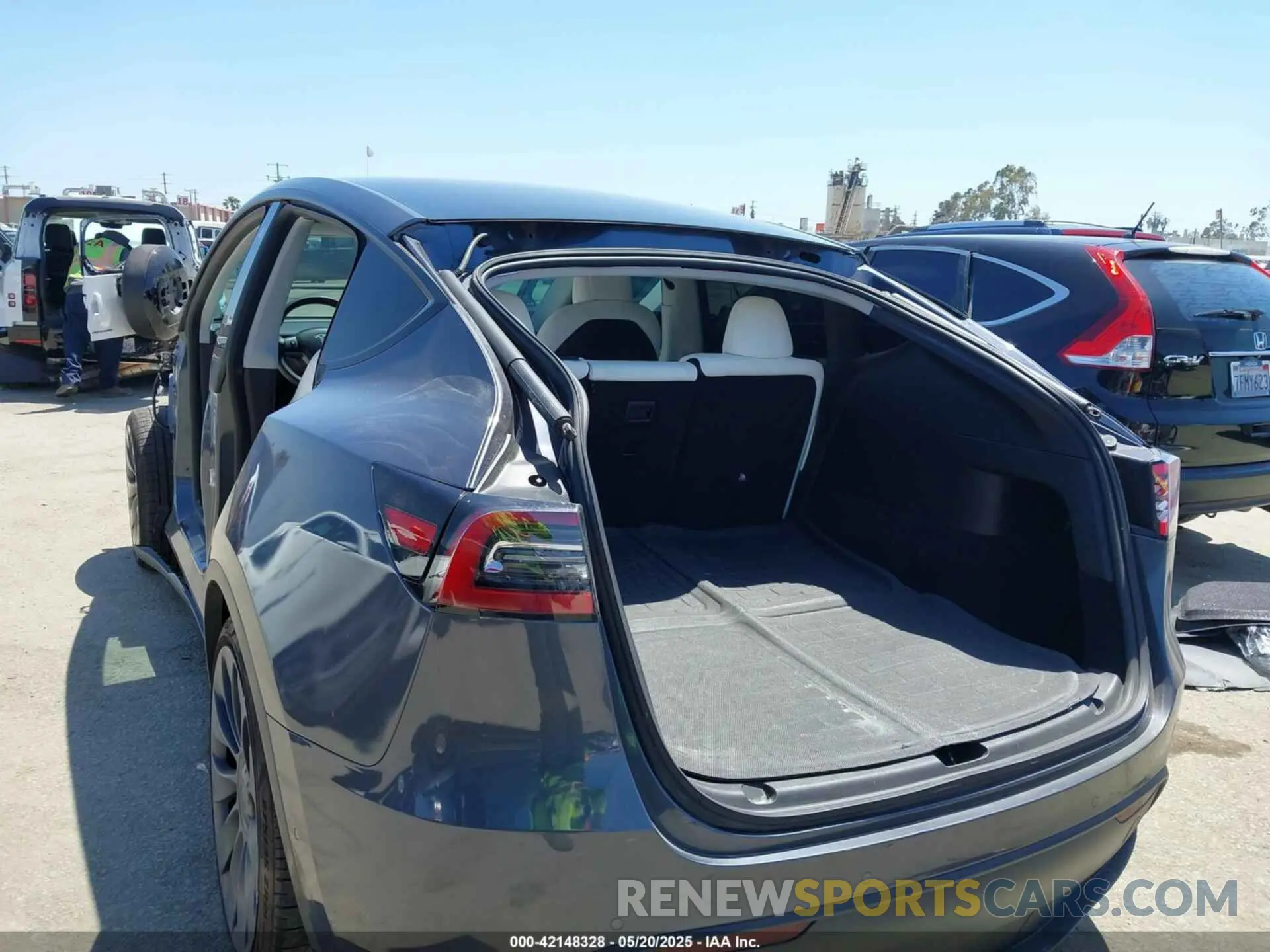 19 Фотография поврежденного автомобиля 5YJYGDEF9MF136847 TESLA MODEL Y 2021