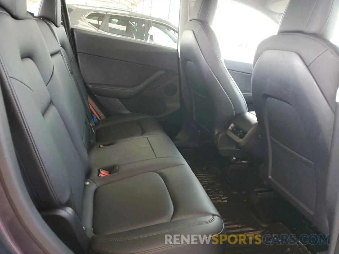 10 Photograph of a damaged car 5YJYGDEF9MF202104 TESLA MODEL Y 2021