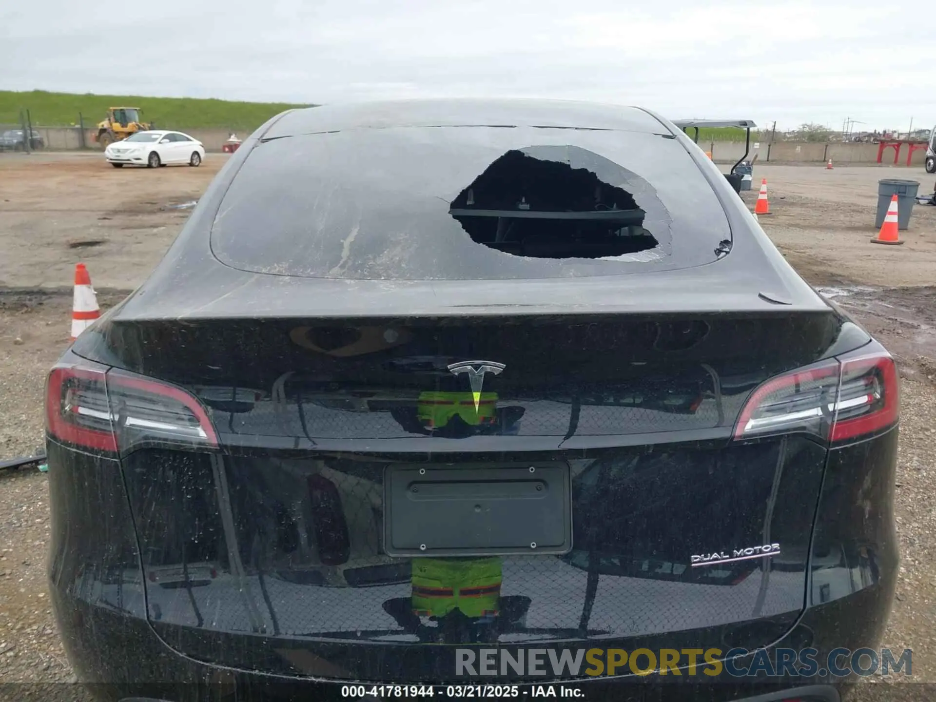 16 Фотография поврежденного автомобиля 5YJYGDEF9MF273884 TESLA MODEL Y 2021