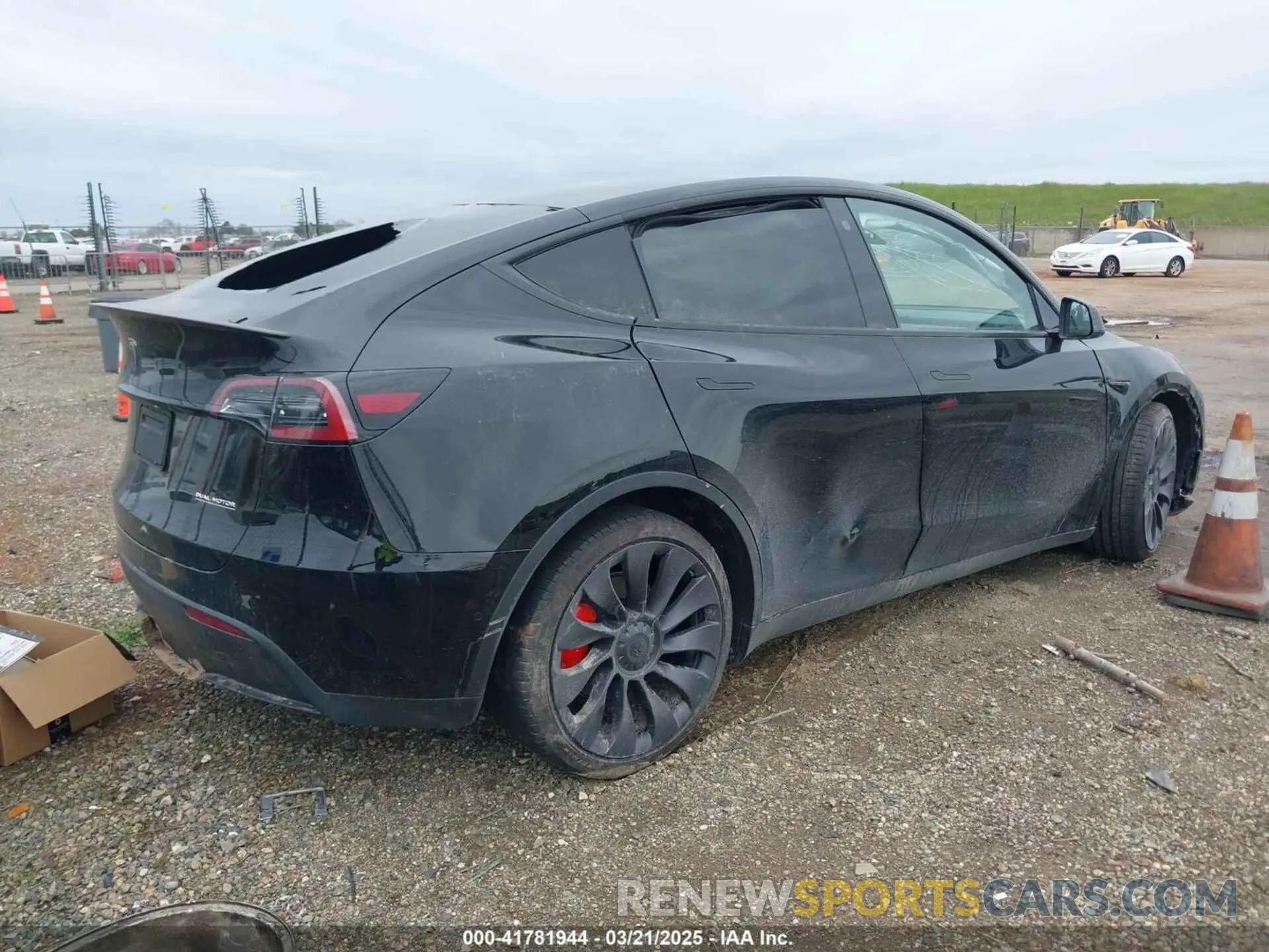 4 Фотография поврежденного автомобиля 5YJYGDEF9MF273884 TESLA MODEL Y 2021