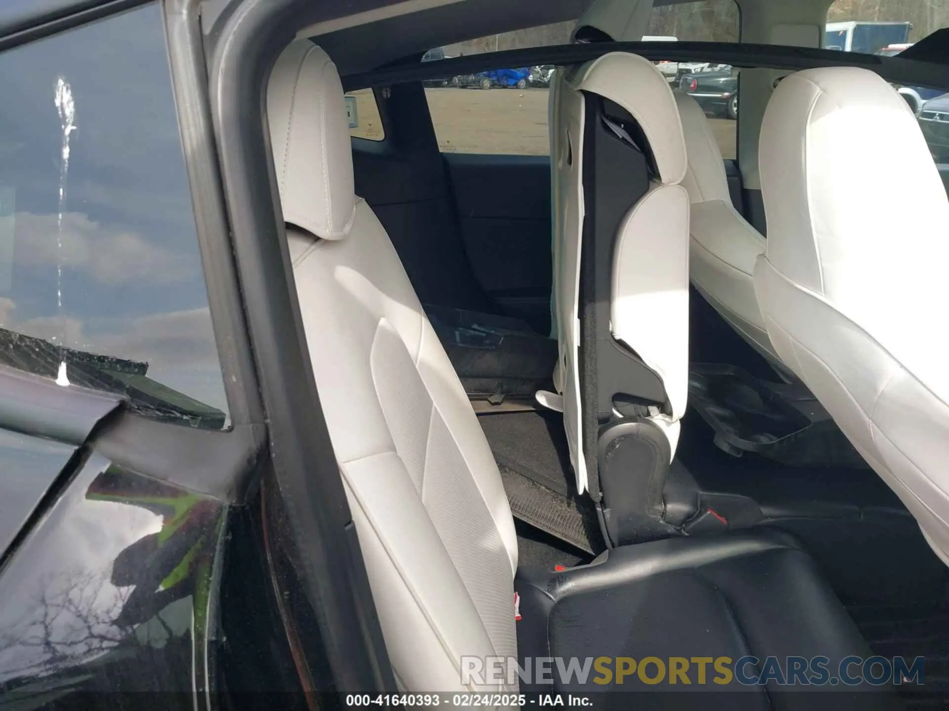 8 Photograph of a damaged car 7SAYGAEE1NF364514 TESLA MODEL Y 2022