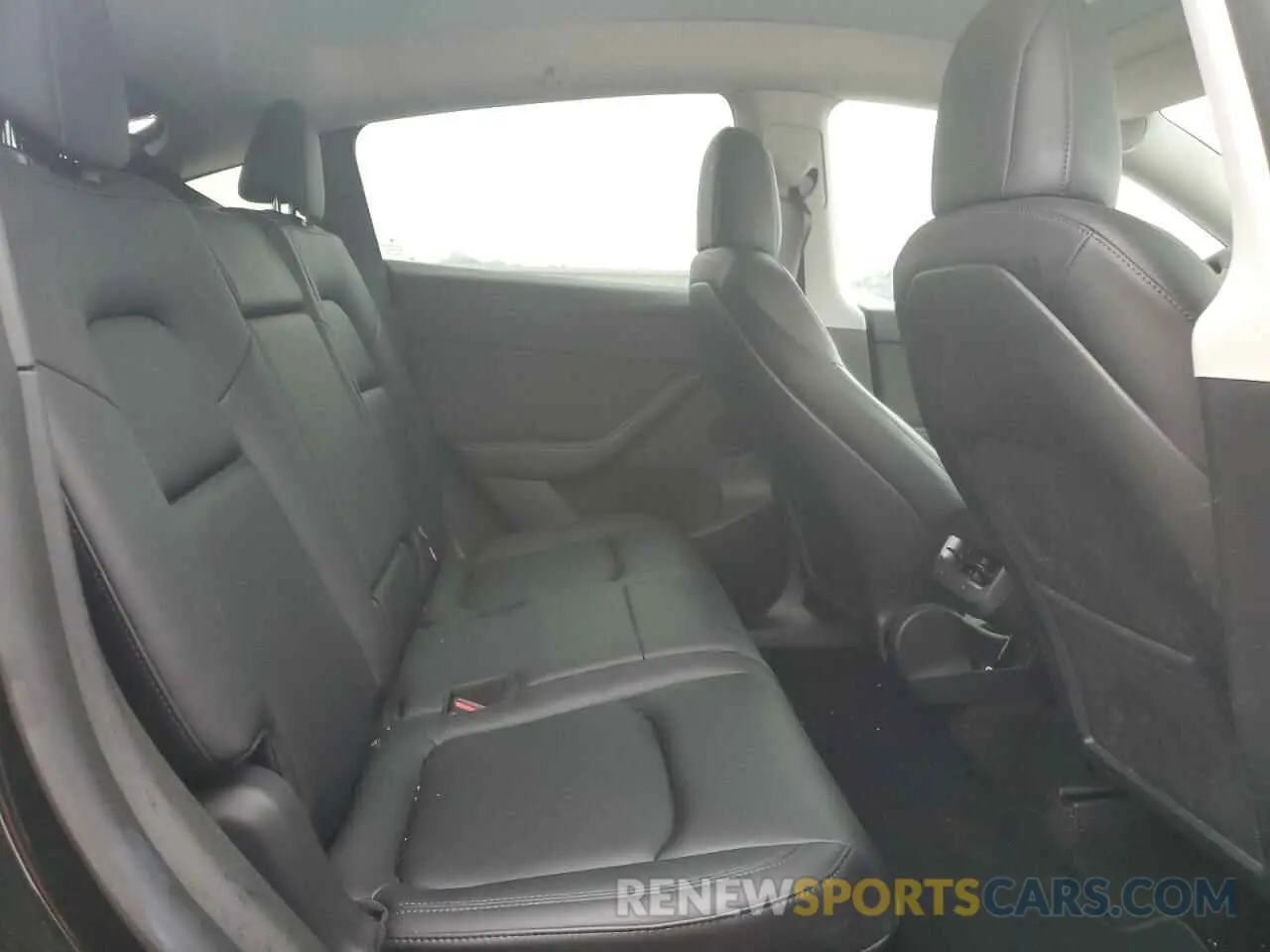10 Photograph of a damaged car 7SAYGAEE1NF381491 TESLA MODEL Y 2022