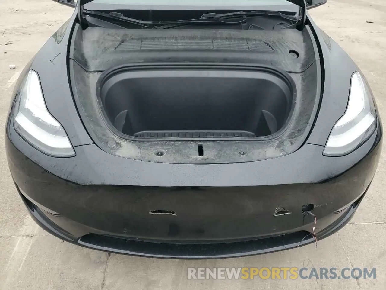 11 Photograph of a damaged car 7SAYGAEE1NF381491 TESLA MODEL Y 2022