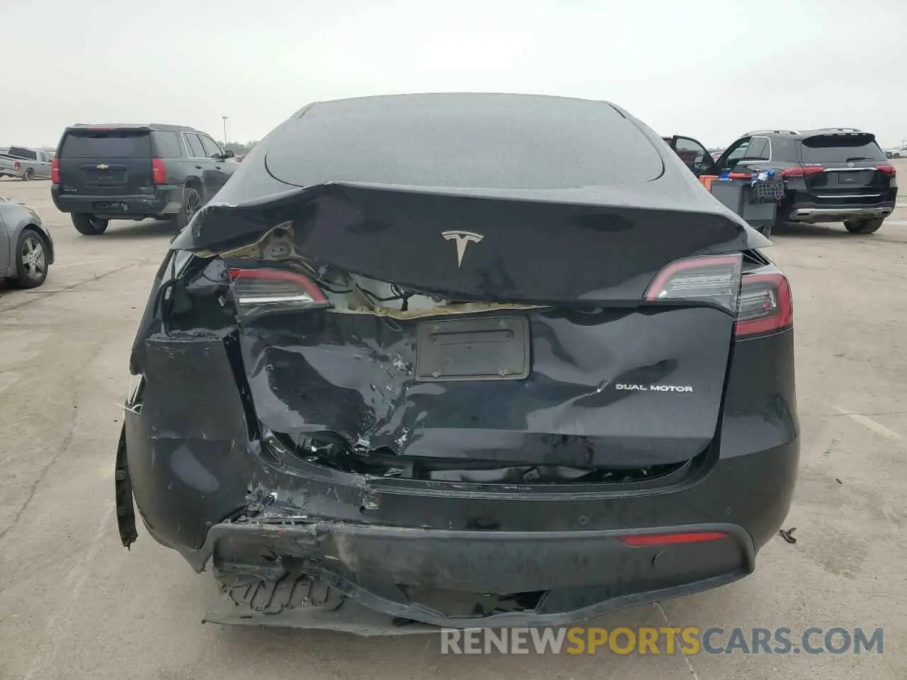 6 Photograph of a damaged car 7SAYGAEE1NF381491 TESLA MODEL Y 2022