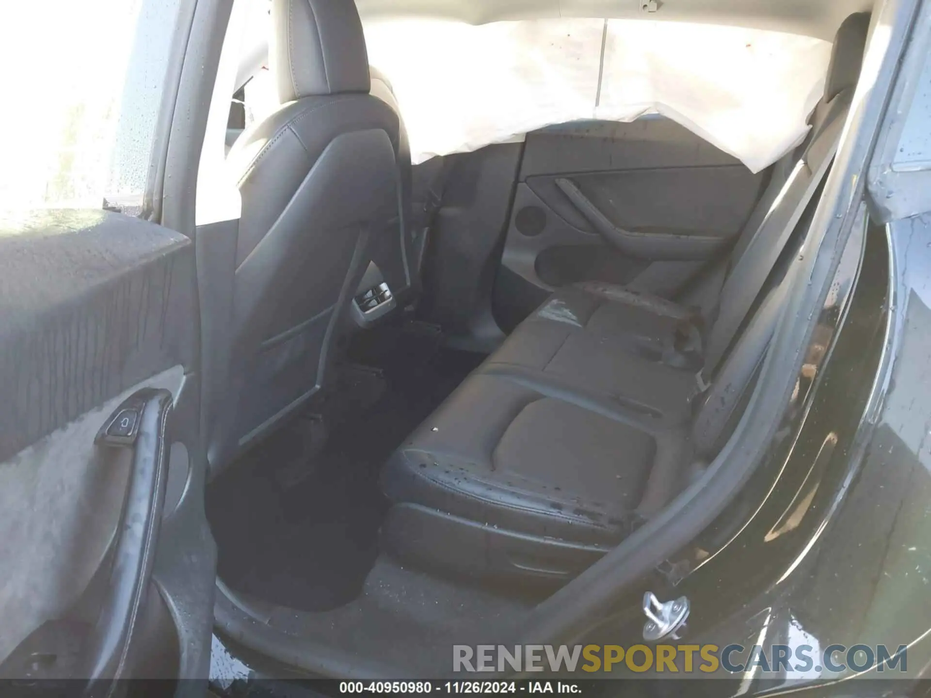 8 Photograph of a damaged car 7SAYGAEE1NF393351 TESLA MODEL Y 2022