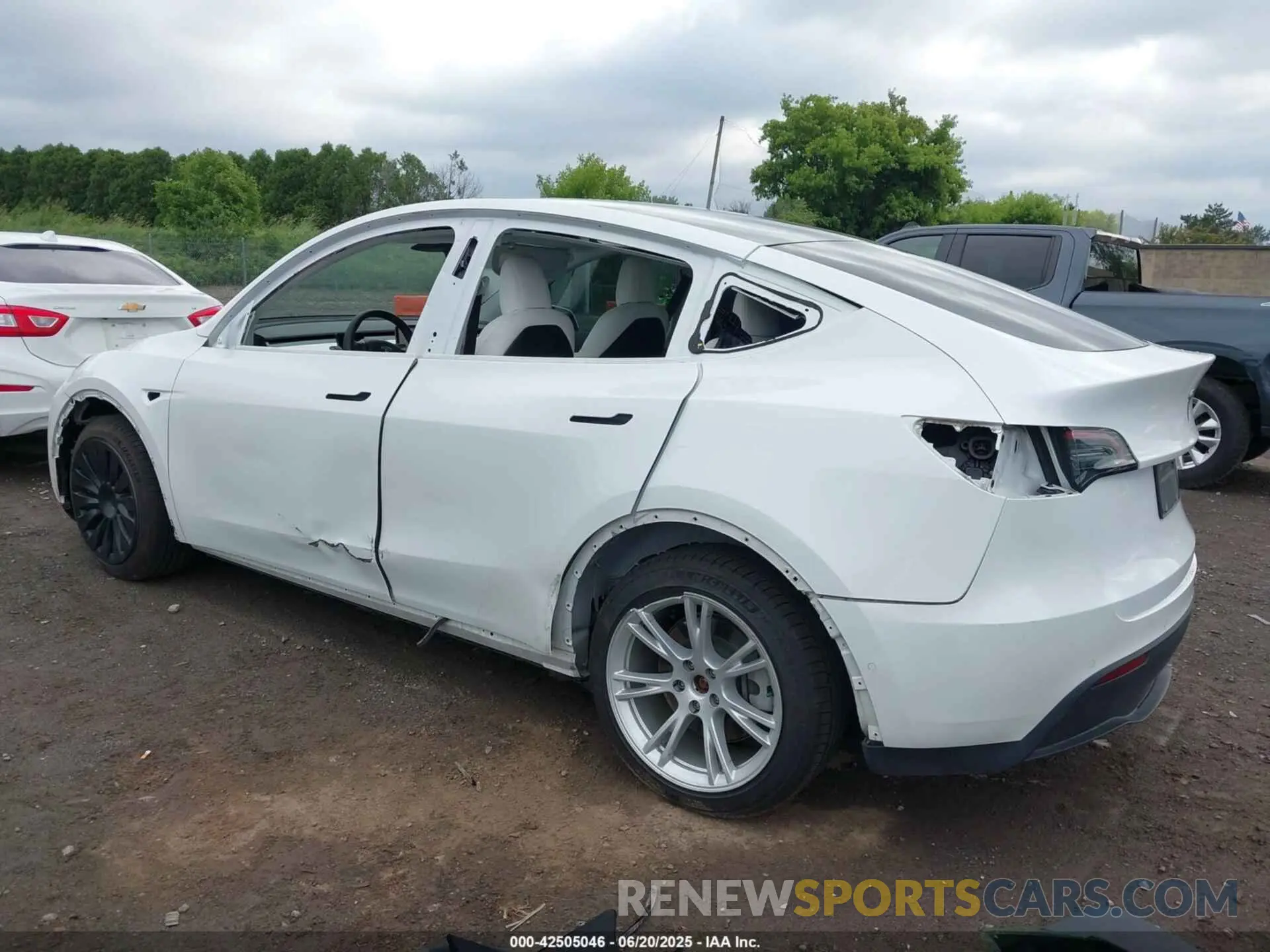3 Фотография поврежденного автомобиля 7SAYGAEE1NF467562 TESLA MODEL Y 2022