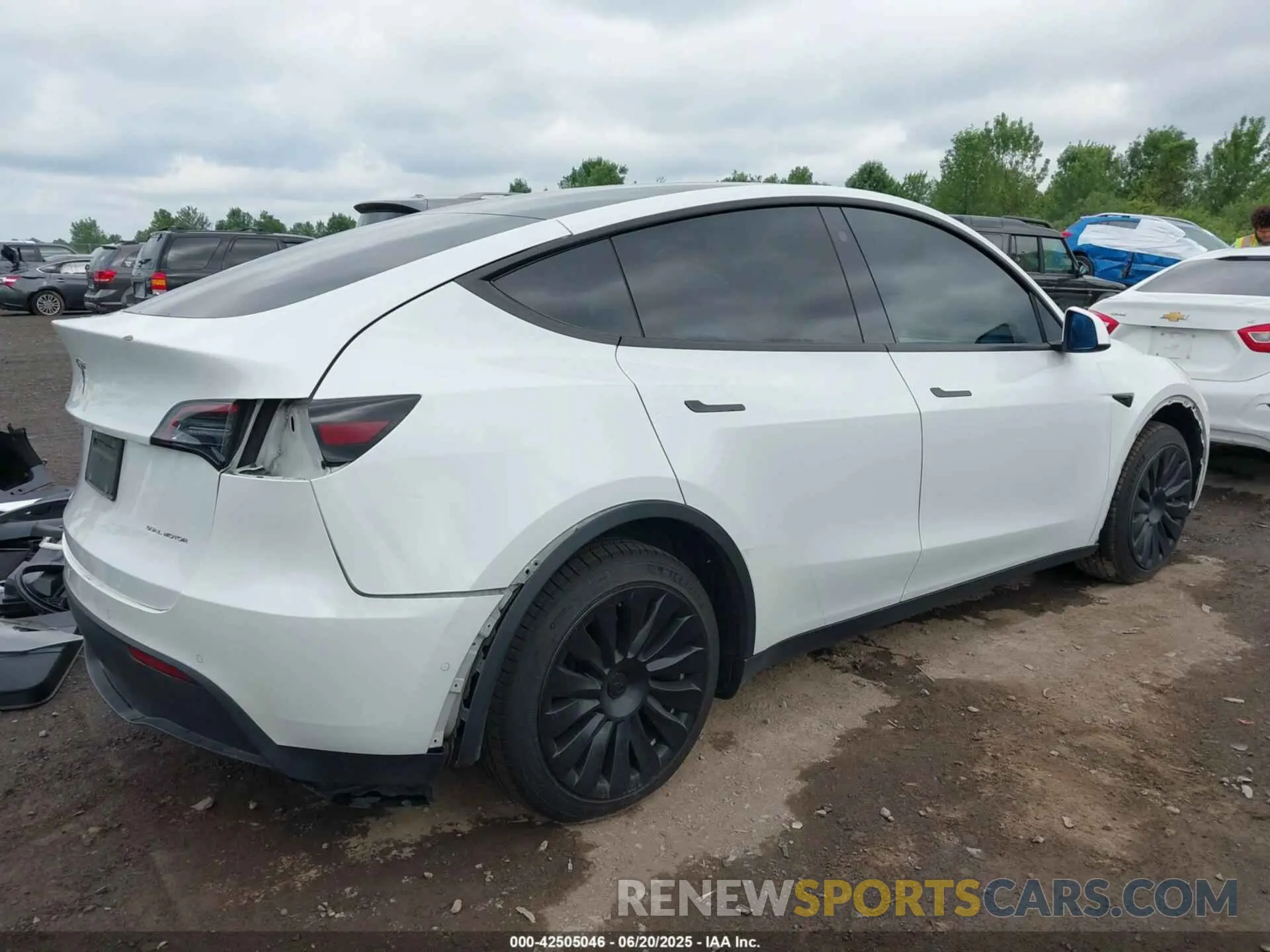 4 Фотография поврежденного автомобиля 7SAYGAEE1NF467562 TESLA MODEL Y 2022