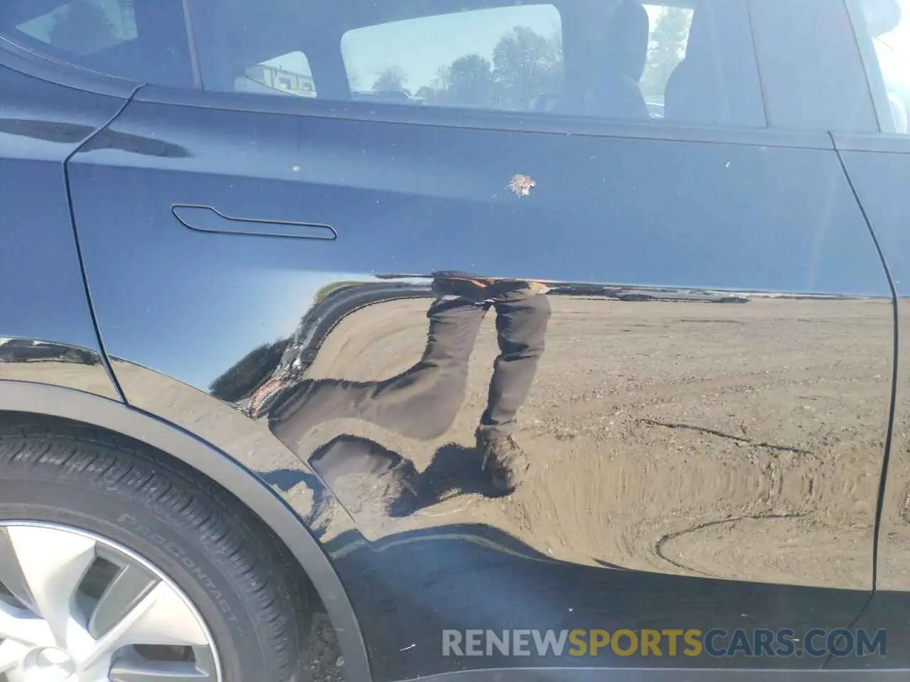 10 Photograph of a damaged car 7SAYGAEE2NF384349 TESLA MODEL Y 2022