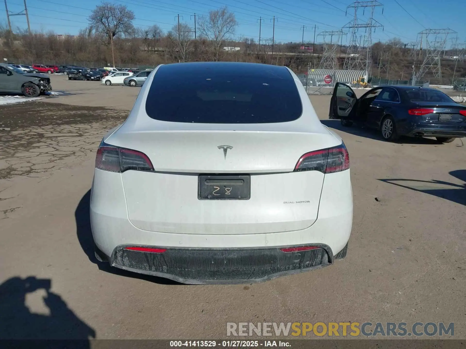 15 Photograph of a damaged car 7SAYGAEE2NF550692 TESLA MODEL Y 2022
