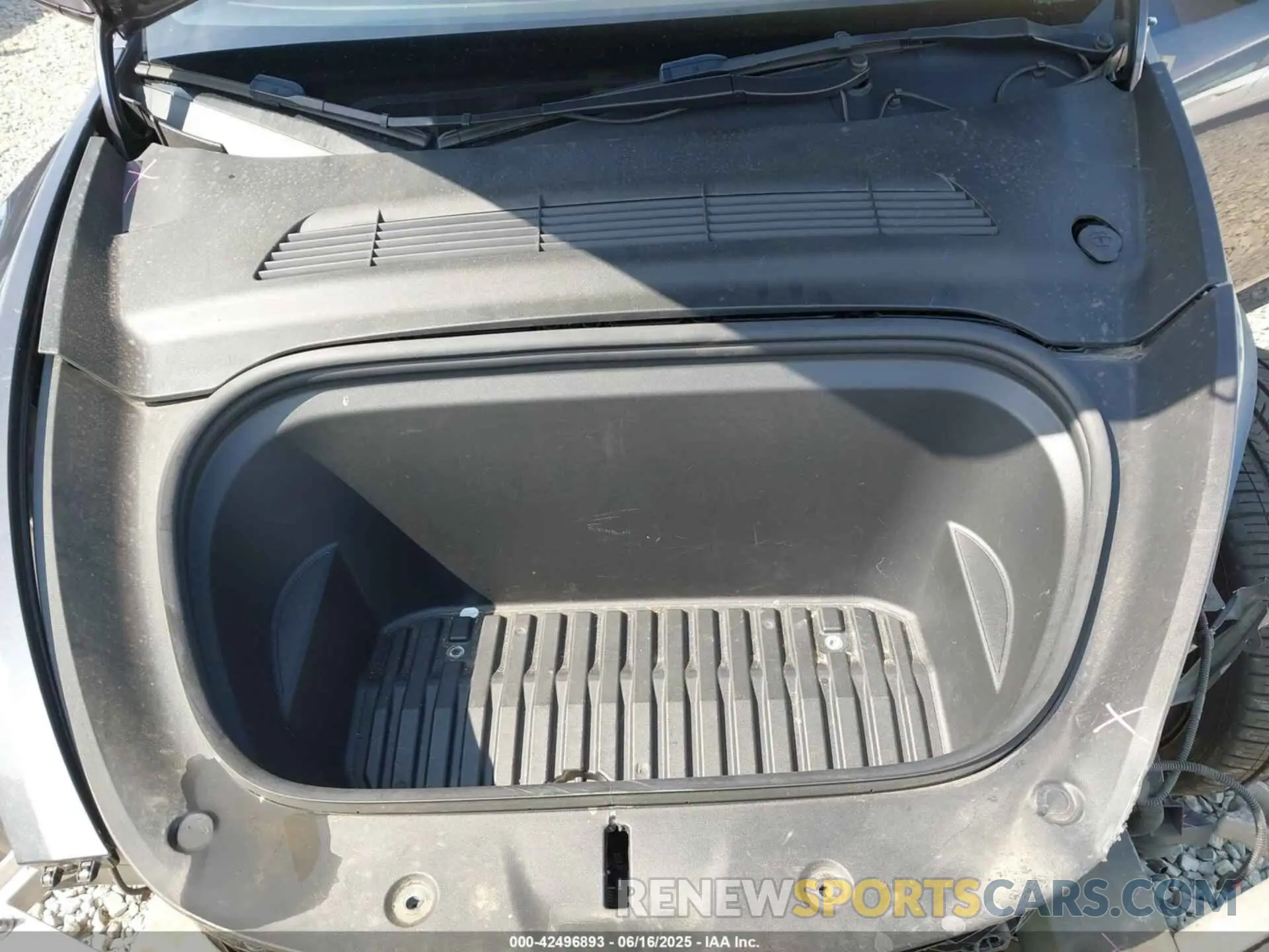 10 Photograph of a damaged car 7SAYGAEE3NF359220 TESLA MODEL Y 2022