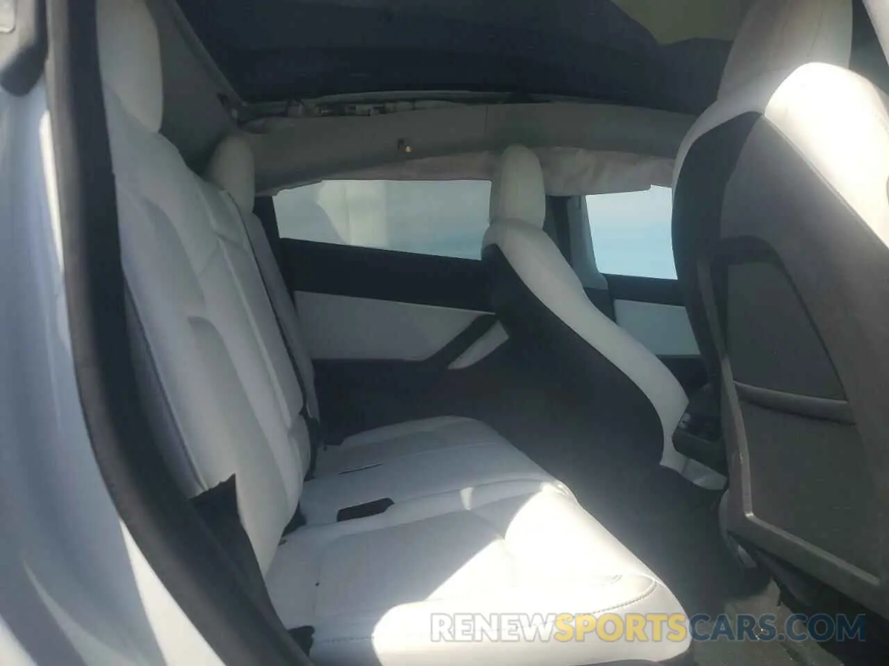 12 Photograph of a damaged car 7SAYGAEE3NF416838 TESLA MODEL Y 2022