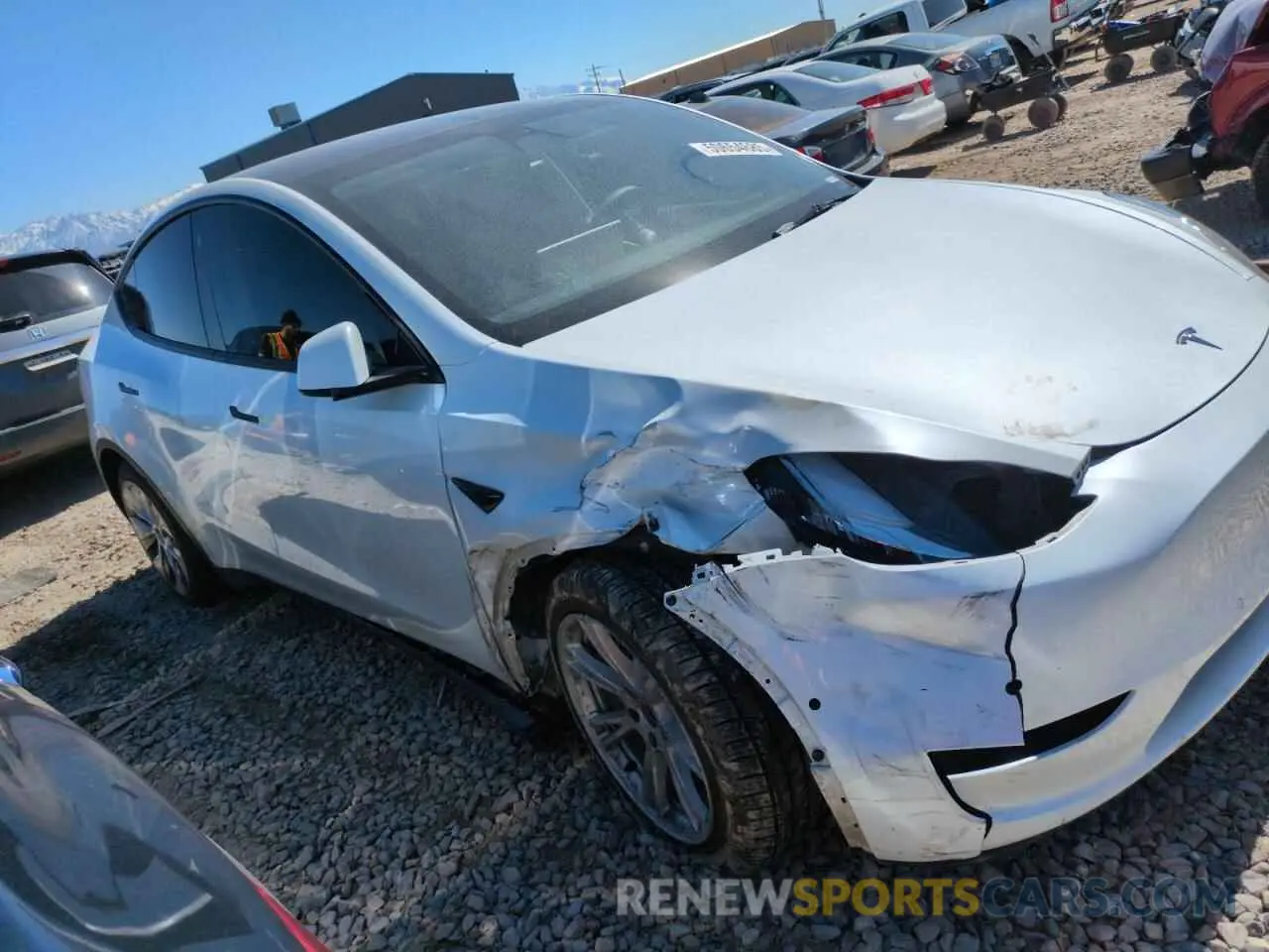 4 Photograph of a damaged car 7SAYGAEE3NF468289 TESLA MODEL Y 2022