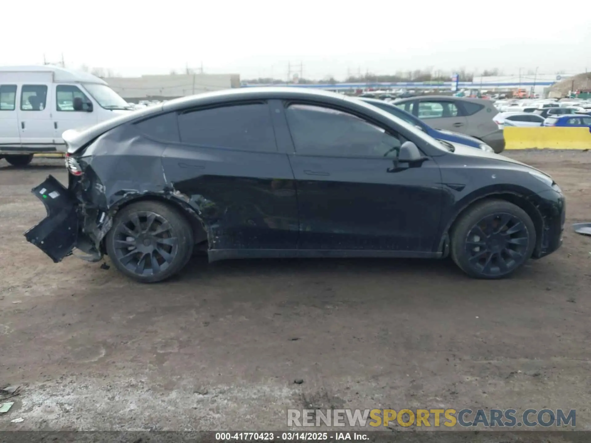 12 Photograph of a damaged car 7SAYGAEE3NF537420 TESLA MODEL Y 2022