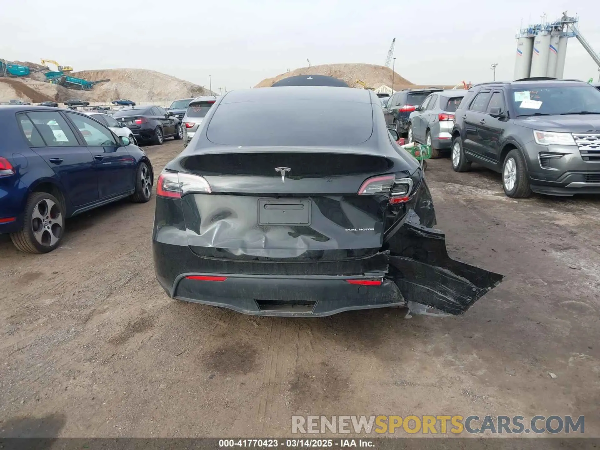 15 Photograph of a damaged car 7SAYGAEE3NF537420 TESLA MODEL Y 2022
