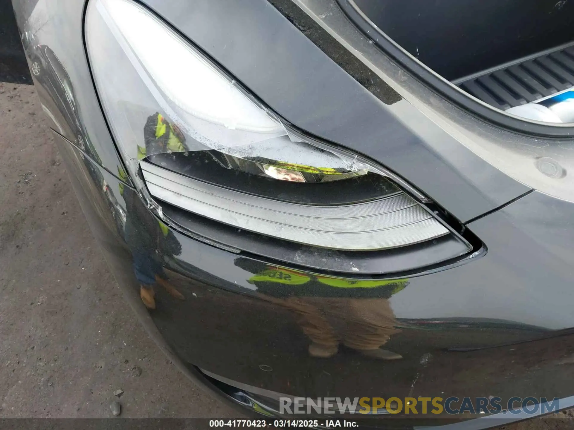 18 Photograph of a damaged car 7SAYGAEE3NF537420 TESLA MODEL Y 2022