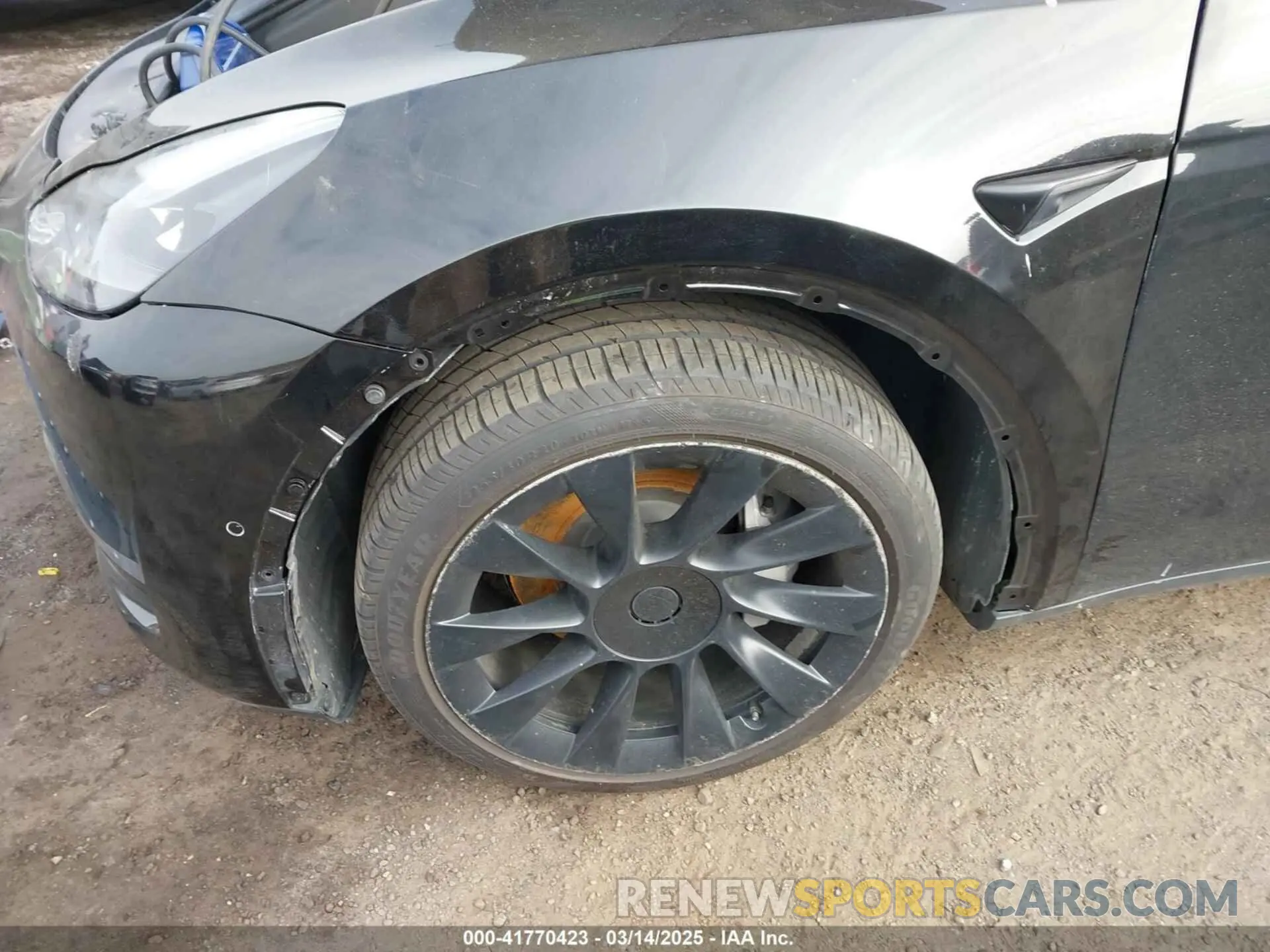 19 Photograph of a damaged car 7SAYGAEE3NF537420 TESLA MODEL Y 2022