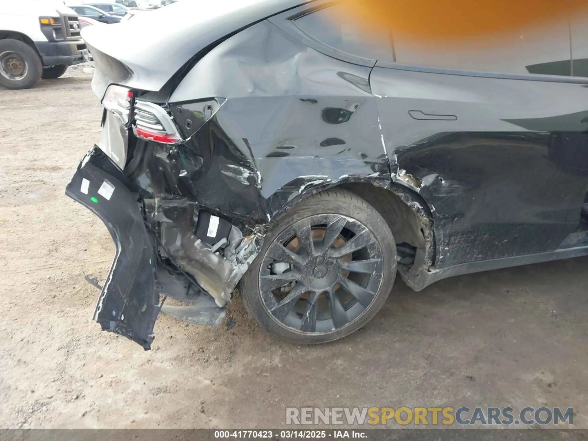 6 Photograph of a damaged car 7SAYGAEE3NF537420 TESLA MODEL Y 2022