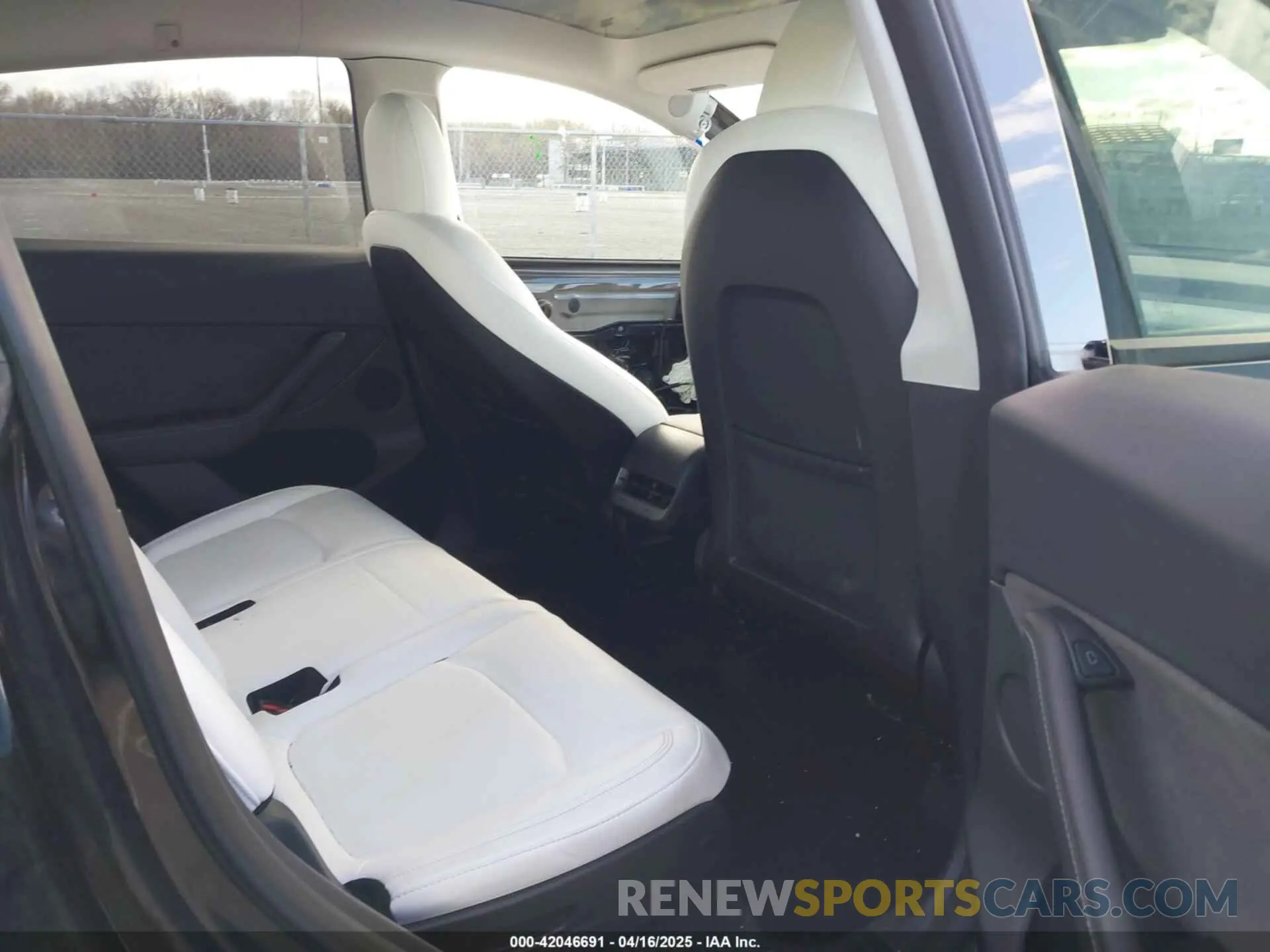 8 Photograph of a damaged car 7SAYGAEE4NF522330 TESLA MODEL Y 2022