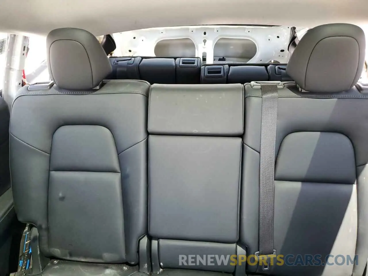 10 Photograph of a damaged car 7SAYGAEE4NF534588 TESLA MODEL Y 2022